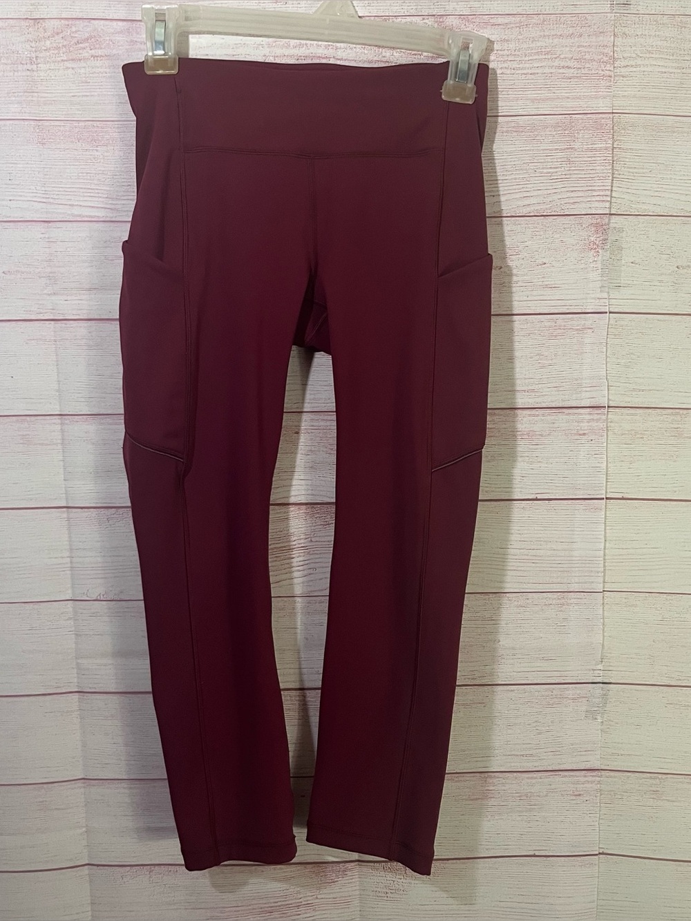 Lululemon‎ Burgundy Color Side Pockets Back Zipper Tight Leggings Size 4